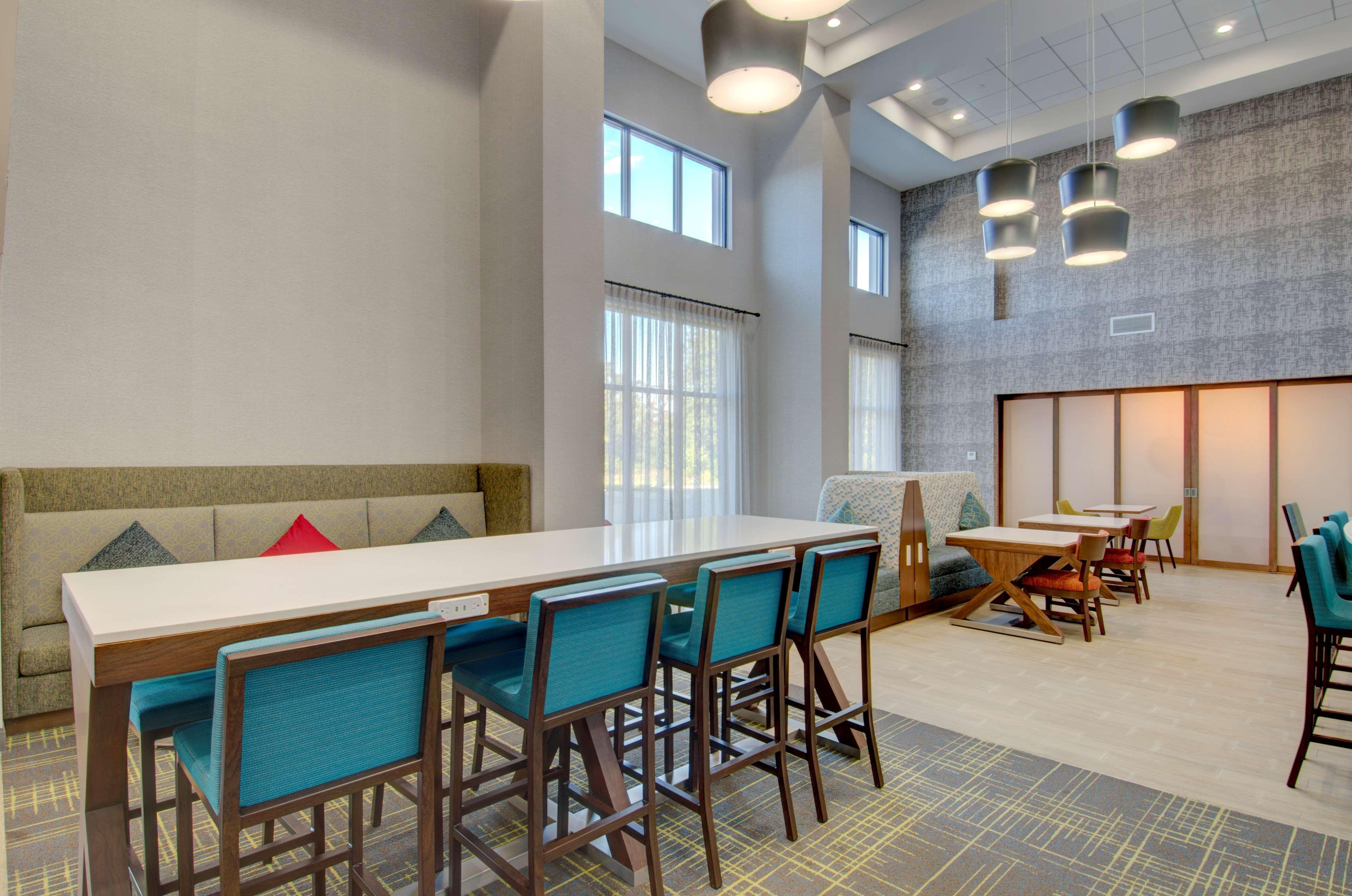 Hampton Inn & Suites Portland West Bagian luar foto